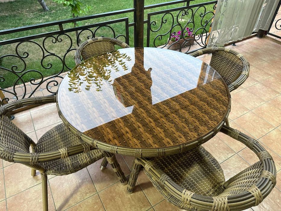 Летний круглый стол стул