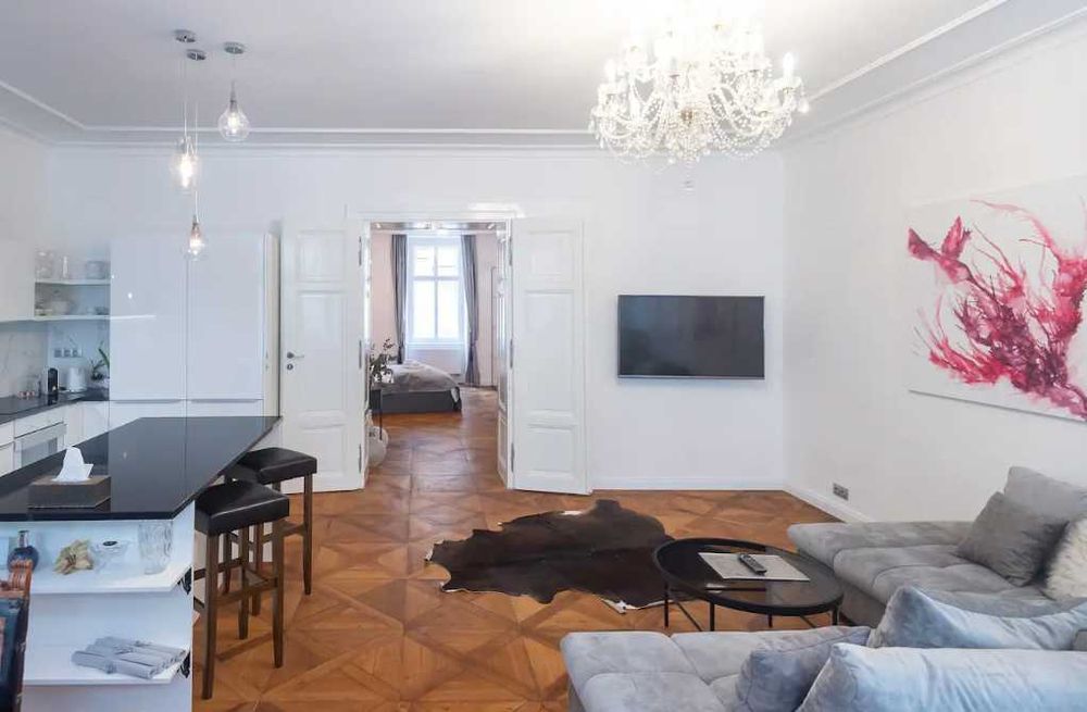 Дава се под наем Двустаен апартамент в Пловдив, Изгрев - 64 кв.м за 341.7 € - Снимка #1