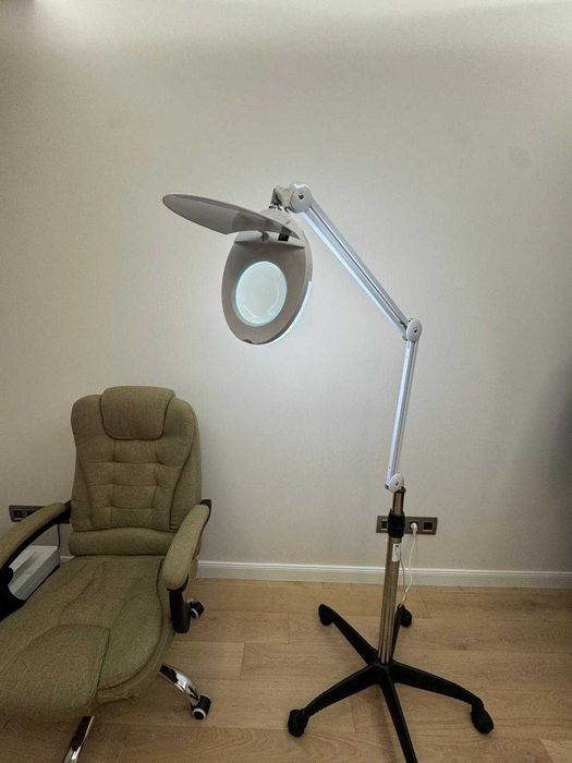 Lampa profesionala cu lupa LED pe stativ-cosmetica/manichiura/salon