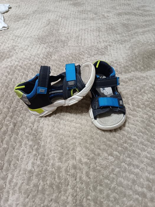 продам сандали на мальчика