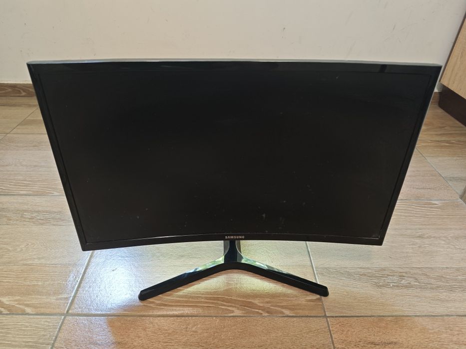 Монитор Samsung 24' Curved LC24F396FHRXEN