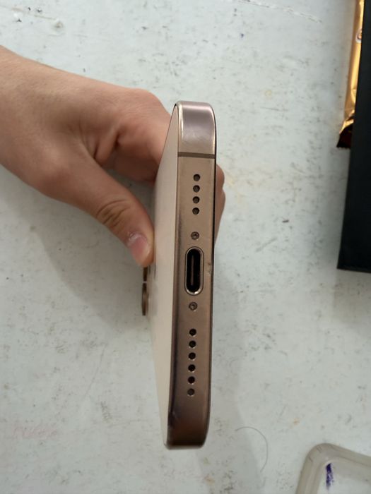 Iphone 16 pro max экранда паласа билан