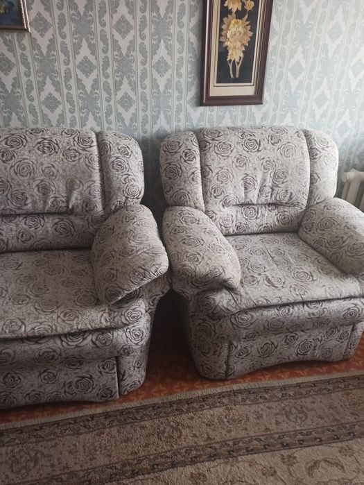 Продам мягкий уголок и люстры