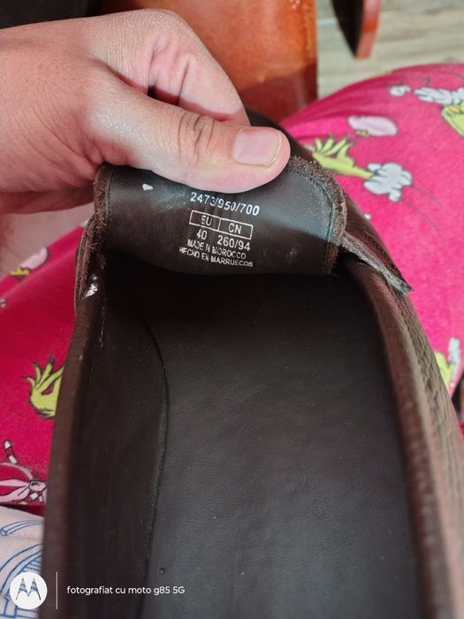 Vând 2 perechii de papuci