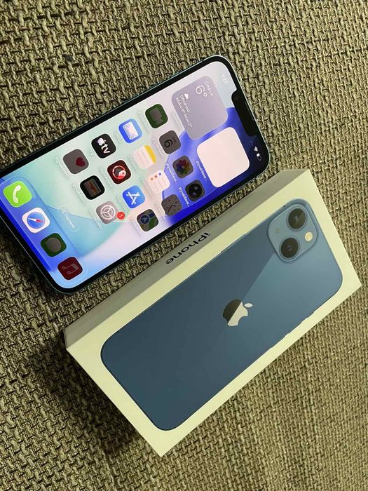 Телефон iPhone 13