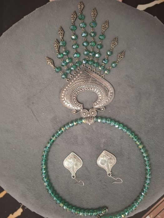 Украшения (колье,серьги,браслет)