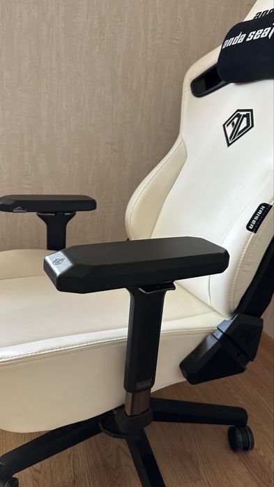 Продам игровое комп кресло AndaSeat