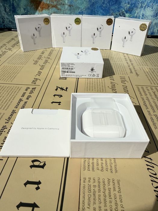Apple AirPods 4 cu ANC