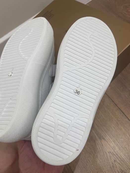 Кроссовки женские