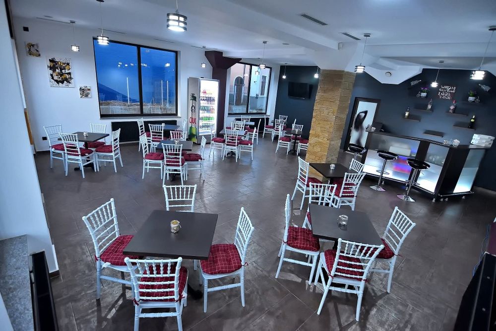 Închiriez spațiu comercial parter 80 de mp