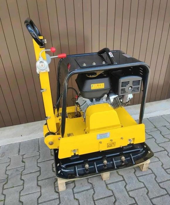 placa compactoare cu motor termic 282 kg | 38 kN | 4 timpi reversibil