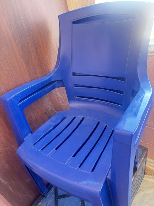 Продам стулья для дачи