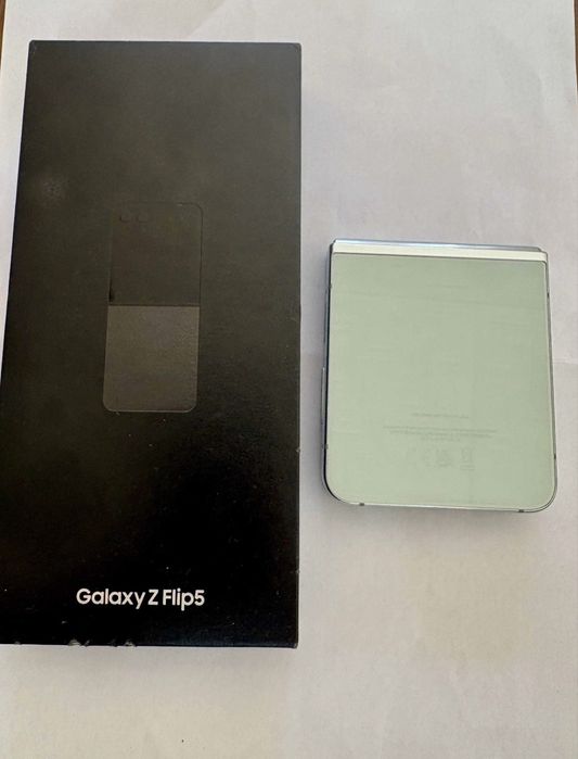 Samsung Z FLIP 5 5G impecabil culoare rara, verde mint 256 gb/ 8gb ram schimb cu iphone impecabil