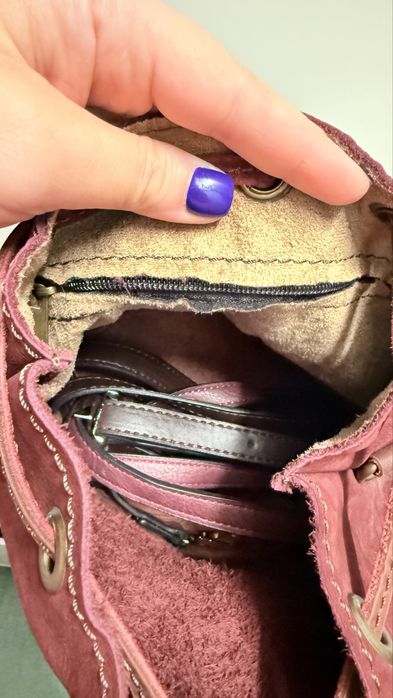 Ruccsac visiniu piele intoarsa