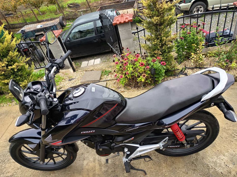 Продавам Honda CB125 F
