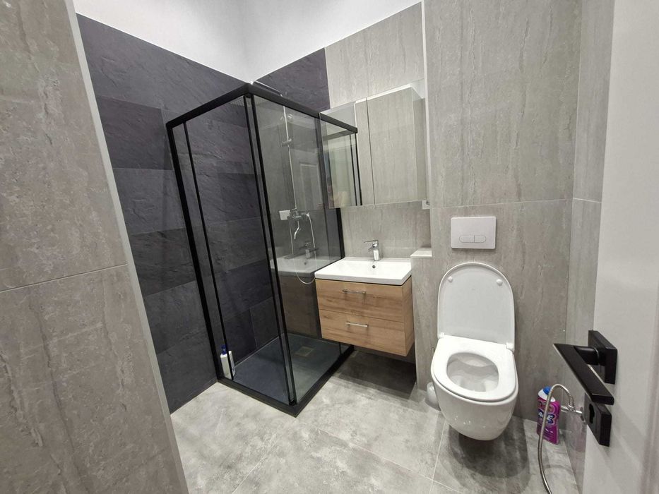 Închiriez apartament nou cu 3 camere