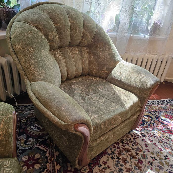 Красива Холна Гарнитура: 1 Диван + 2 кресла + 2 табуретки