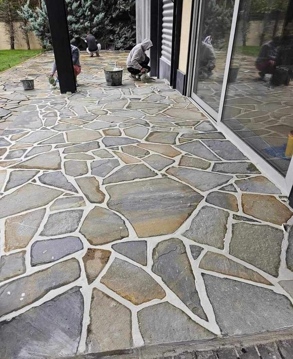 Piatră de munte și râu