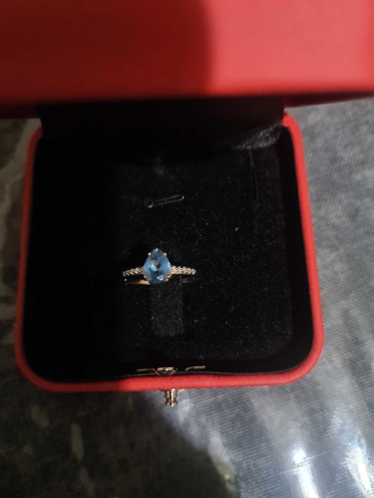 Золотое кольцо с бриллиантами и топазом