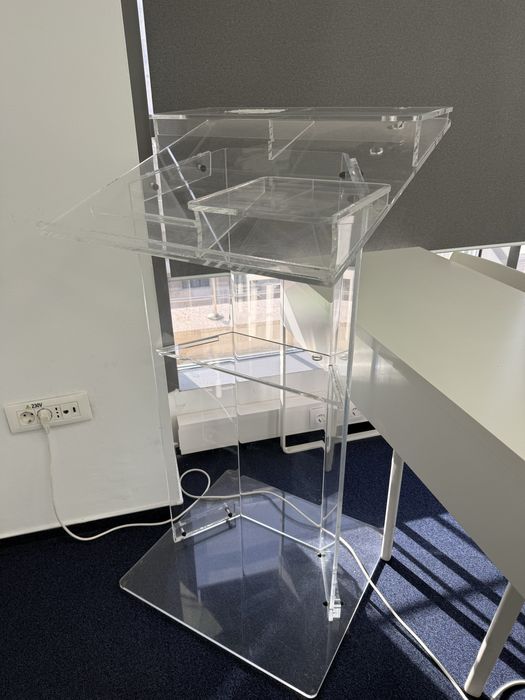 Pupitru plexiglass