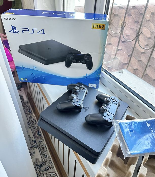 PlayStation 4 Slim 1TB +Lux подписка онлайн