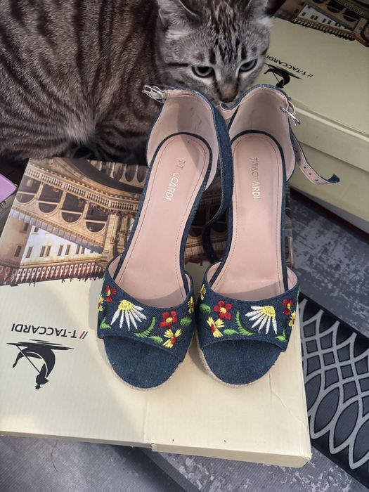 Продам босоножки