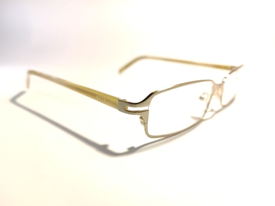 Vând doar en-gros rame de ochelari, noi, originale.