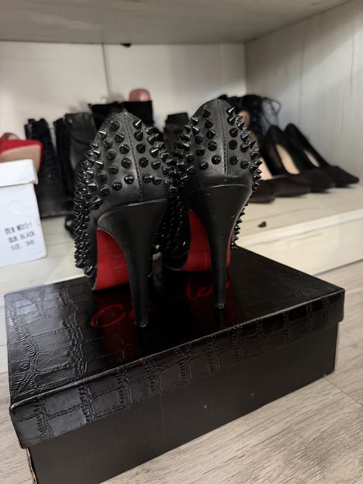 Обувки на Christian Louboutin