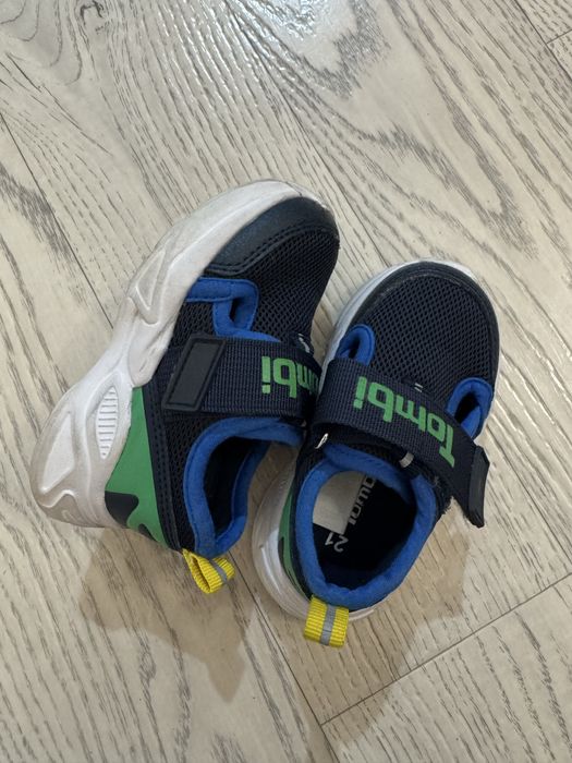 Кроссовки на весну и лето