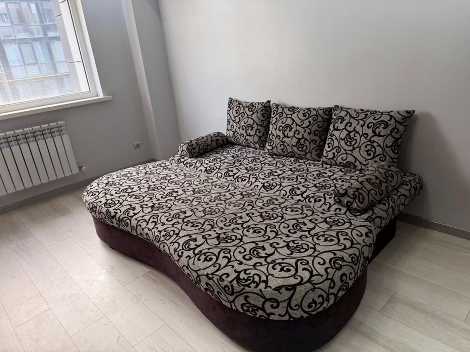 Диван , двухспальный , срочно