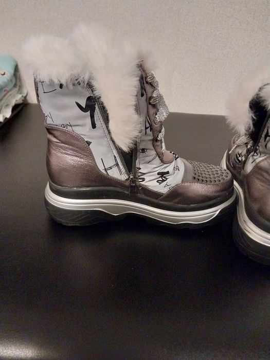 Продам сапожки на девочку