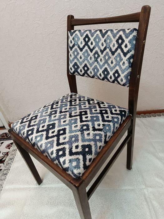 Советские стулья, реставрированные, оббитая новым паралом и тканью