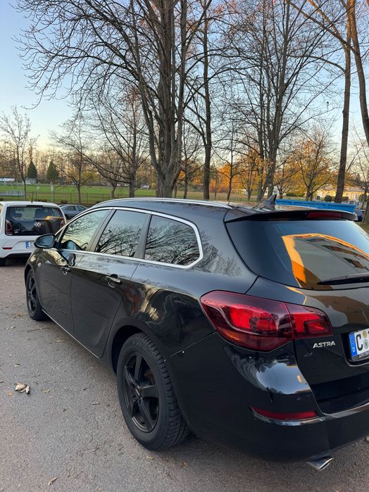 Opel Astra J 2012. Mașina se află în Germania