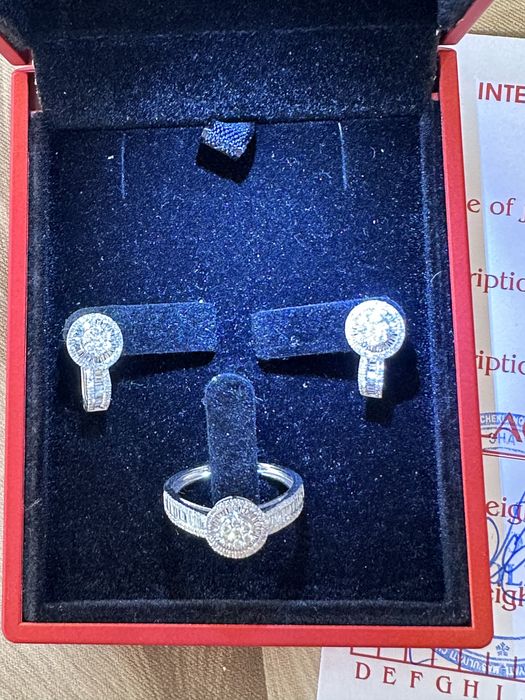 Брилиант комплект 750 проба