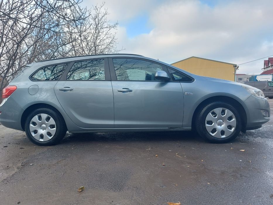 Vând Opel Astra J Sports Tourer, Benzină + GPL , 1,4 cmc, break