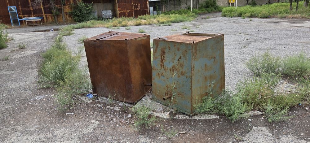 Мусорный ящик б/у