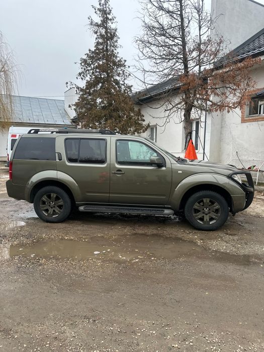 Vând Nissan pathfinder