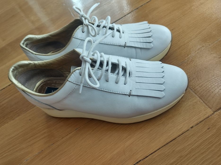 Adidași albi Musette