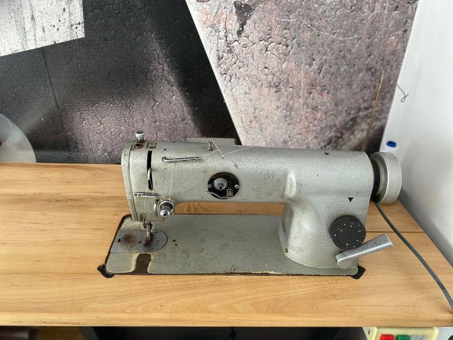 Masina de cusut CUGIR