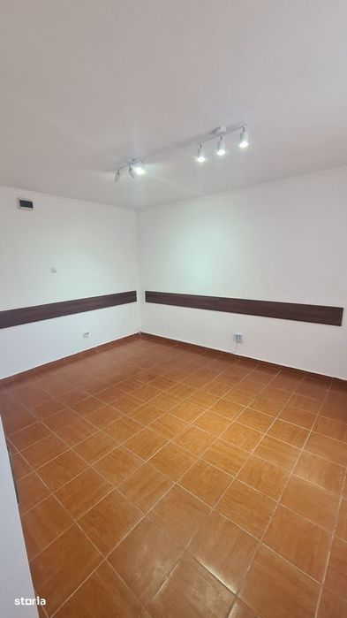 Spațiu comercial de închiriat în Curtea de Argeș.