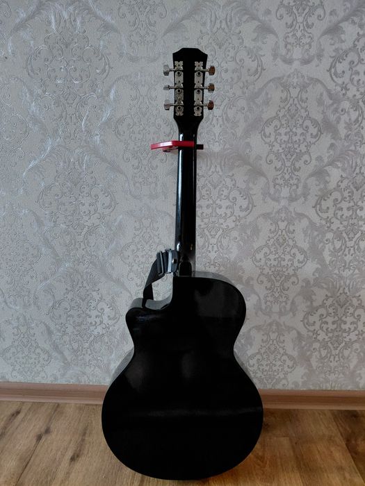 Акустическая гитара