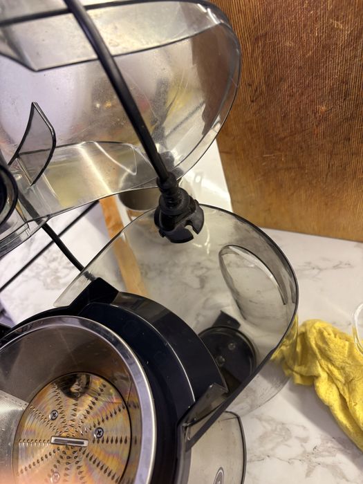 Соковыжималка продаю