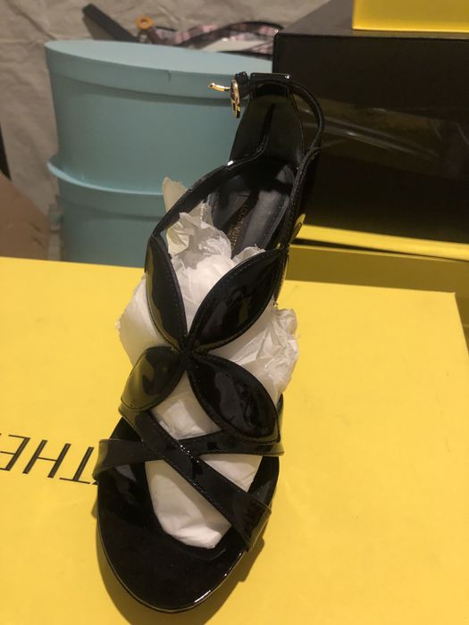 Продам Босоножки