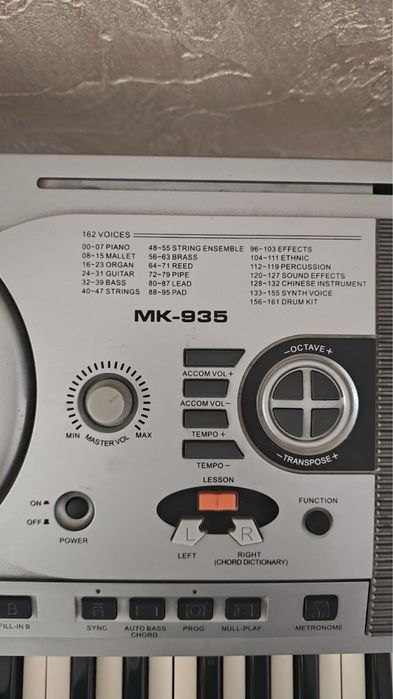 Продам СИНТЕЗАТОР МК 935 б/у Почти новый