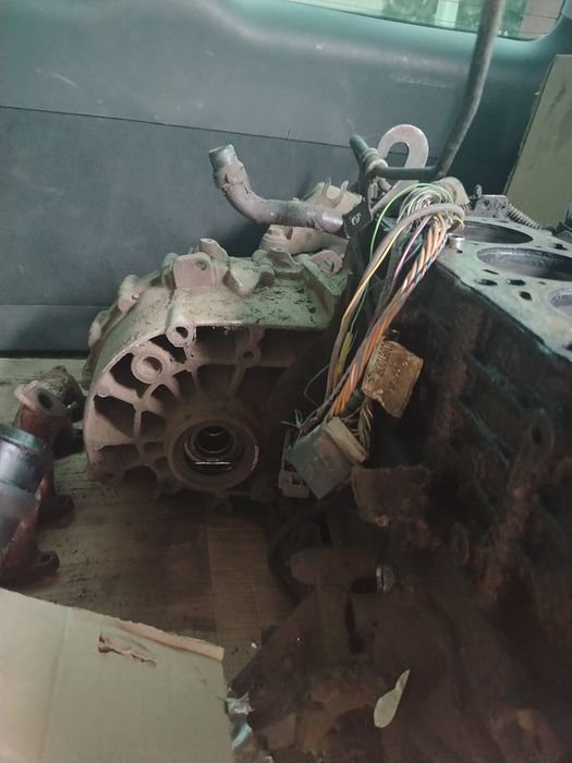 Блок двигателя  шаран 1,9 TDI