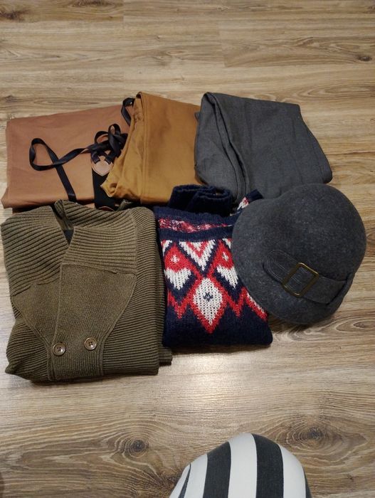 Лот панталони, жилетка, половер