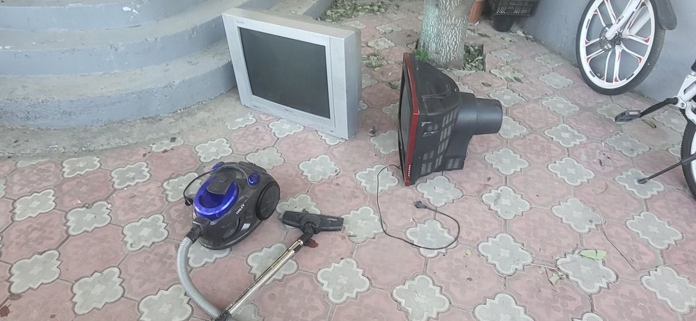 Телевизоры и пылесос