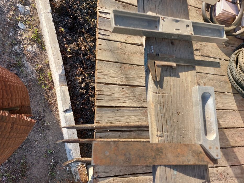 Продам уровни и  другое