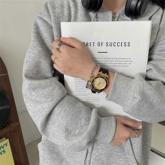 Zamonaviy va Sifatli Soatlar!