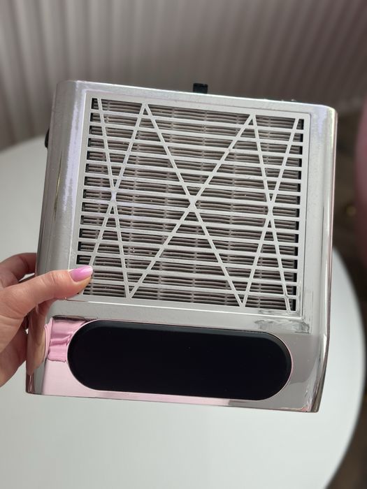 Aspirator masa manichiura